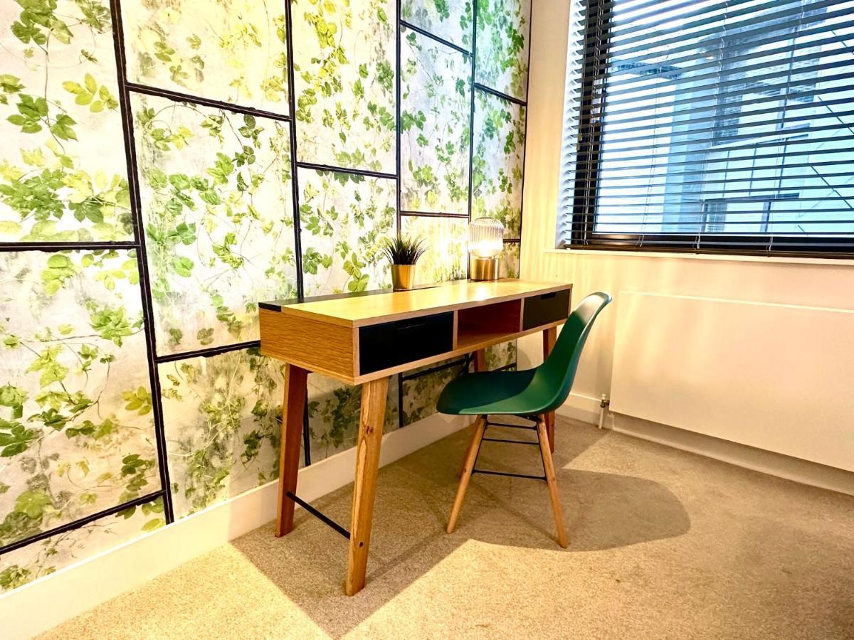 Beautiful New 2 Bedroom Apartment - Next To The Beach - Great Location - Free Parking - Fast Wifi - Smart Tv - Sleeps Up To 4! Close To Purbeck, Corfe Castle, Sandbanks, Poole & Bournemouth Swanage Exteriér fotografie