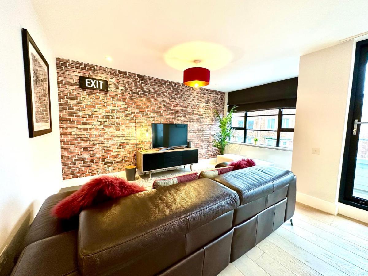 Beautiful New 2 Bedroom Apartment - Next To The Beach - Great Location - Free Parking - Fast Wifi - Smart Tv - Sleeps Up To 4! Close To Purbeck, Corfe Castle, Sandbanks, Poole & Bournemouth Swanage Exteriér fotografie