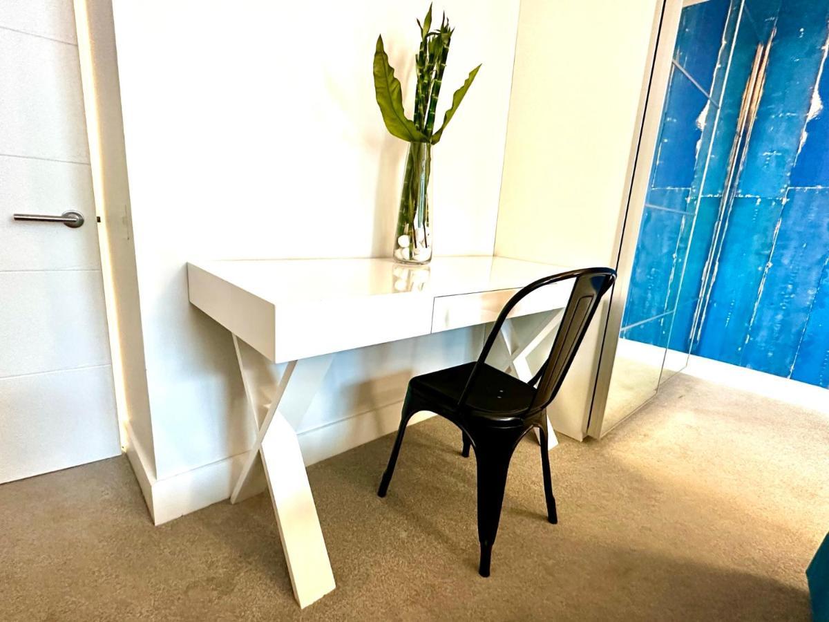Beautiful New 2 Bedroom Apartment - Next To The Beach - Great Location - Free Parking - Fast Wifi - Smart Tv - Sleeps Up To 4! Close To Purbeck, Corfe Castle, Sandbanks, Poole & Bournemouth Swanage Exteriér fotografie